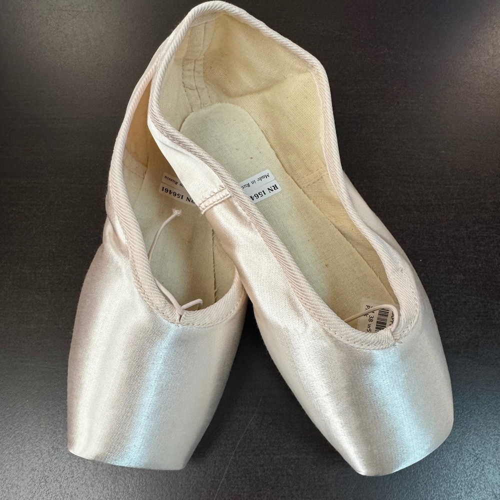Discontinued Saphir Drawstring Pointe Shoes - Exclusive Style